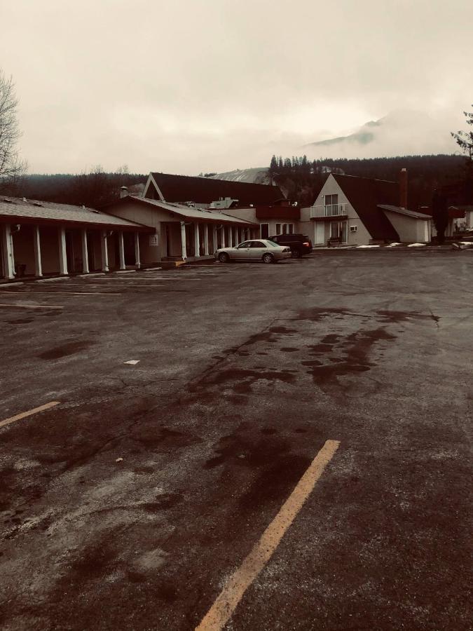 Selkirk Inn Golden Kültér fotó