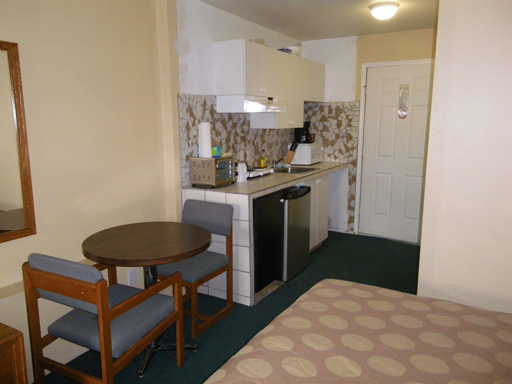 Selkirk Inn Golden Kültér fotó